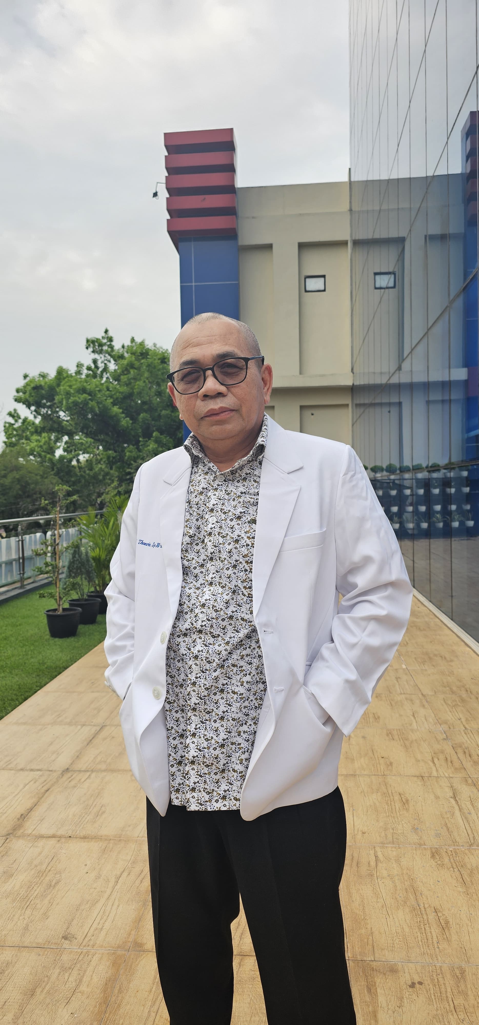 Dr. dr. Alwi Thamrin Nasution, Sp.PD., KGH